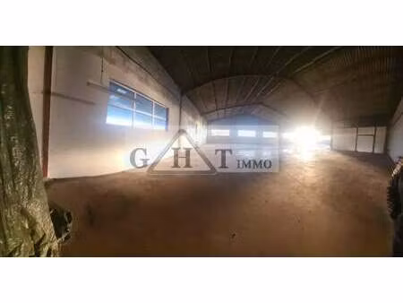 vente entrepôt 1 641 m²