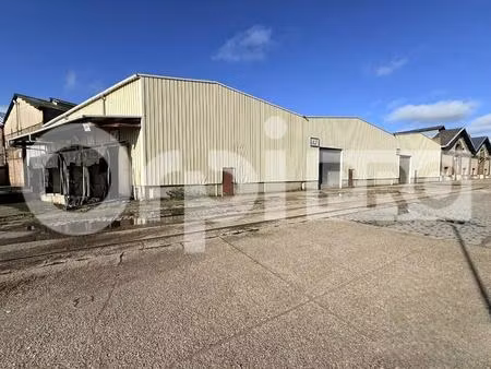 location entrepôt 1 856 m²