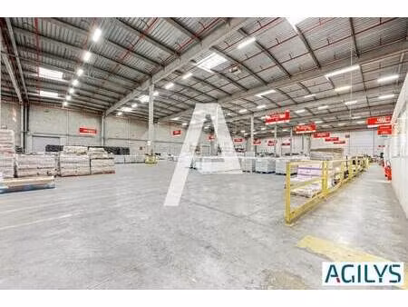 location entrepôt 9 209 m²