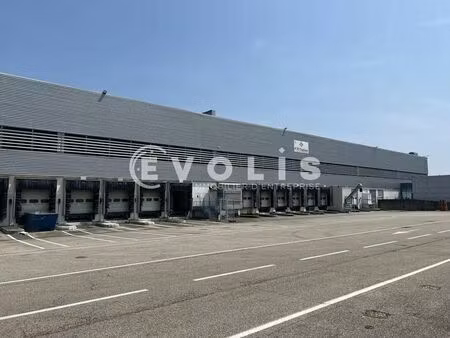 location entrepôt vaulx milieu 38090 4977m² à 17666m²
