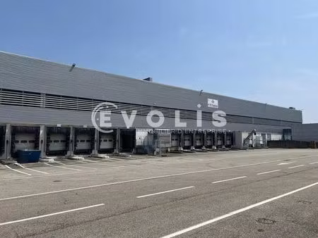 location local d'activités 4 977 m² à 11 477 m²
