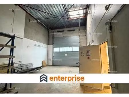 location local d'activités 144 m²