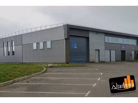 location local d'activités 469 m²