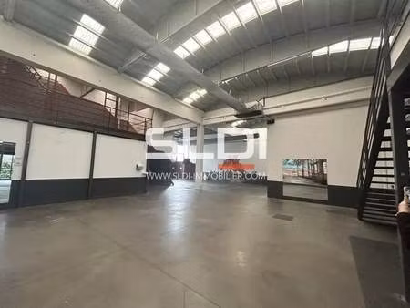 location local d'activités 331 m²