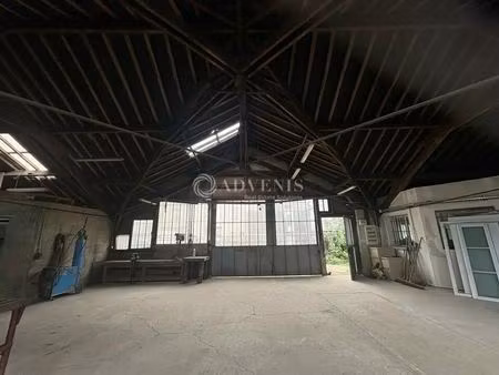 location local d'activités 407 m²