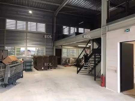 location local d'activités 256 m²