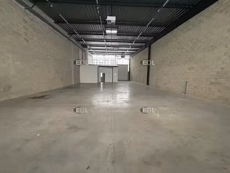 location local d'activités 436 m²