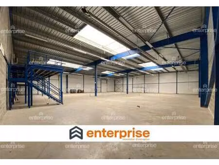 location local d'activités 1 500 m²