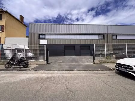 location local d'activités 183 m²