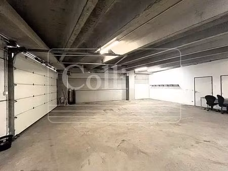 location local d'activités 300 m²