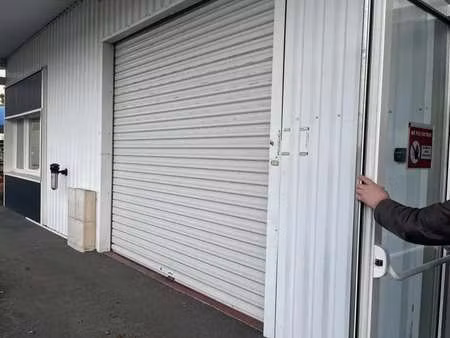 location local d'activités 200 m² à 417 m²