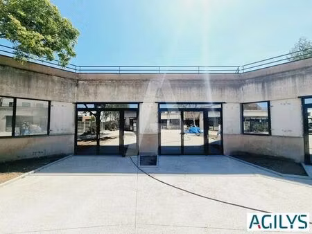 location local d'activités 161 m² à 411 m²