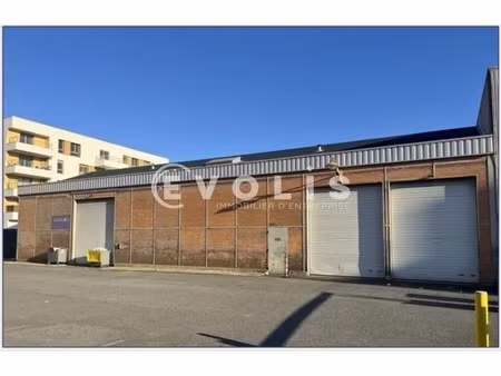 location local d'activités 820 m² à 2 008 m²