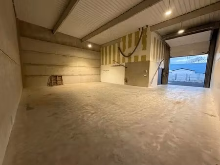 location local d'activités 224 m²