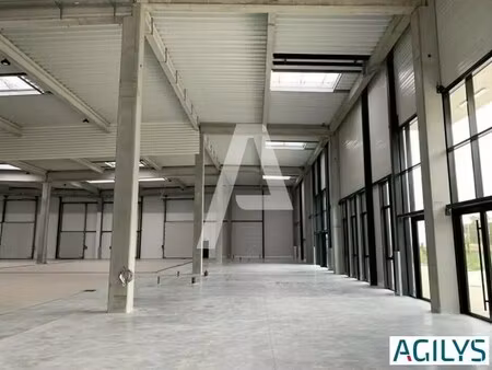 location local d'activités 3 000 m² à 6 088 m²