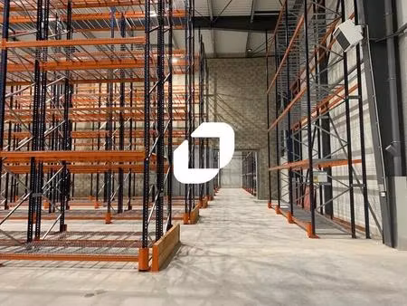 location local d'activités 2 442 m²