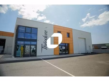 location local d'activités 454 m² à 1 056 m²