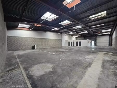 location local d'activités 450 m²