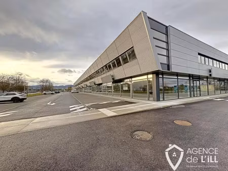 location local d'activités 943 m²