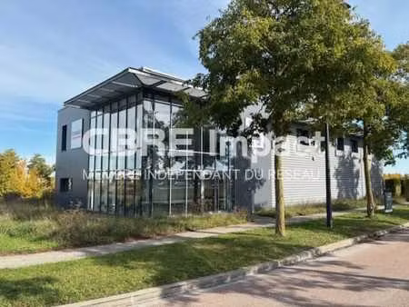 location local d'activités 661 m²