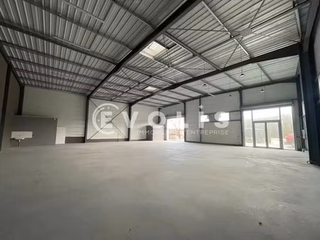 location local d'activités 425 m²