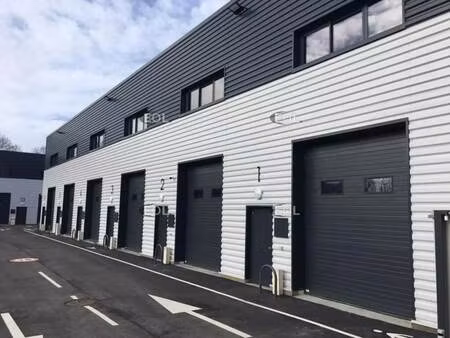 location local d'activités 120 m²