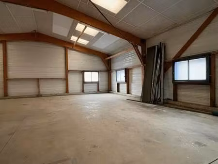 location local d'activités 180 m²