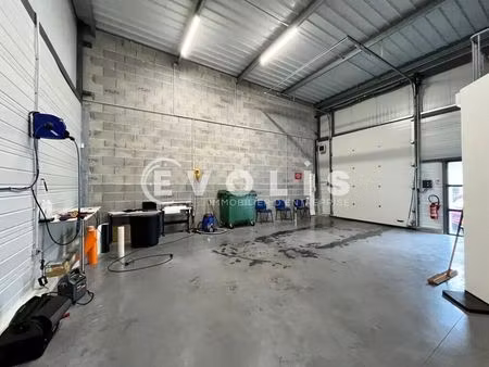 location local d'activités 140 m²