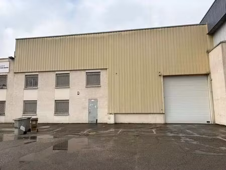location local d'activités 451 m²