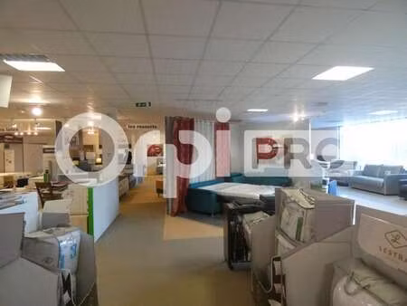 location local d’activités volx 04130 571m²