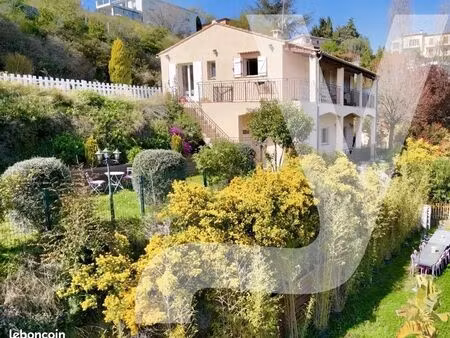 villa 4 pièces 181 m²