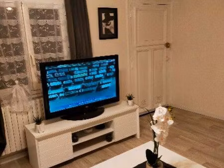 loue dans villa 2 pieces meublé avec jardin 700 ( toutes charges comprises )