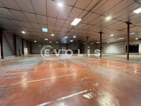 location entrepôt 2 700 m²