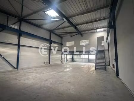location local d'activités 250 m²