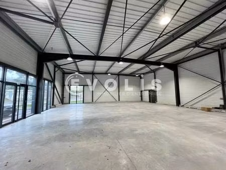 location local d'activités 440 m²