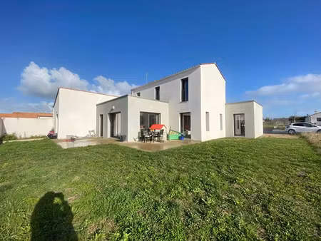 location maison aux sables-d'olonne (85100) : à louer / 148m² les sables-d'olonne