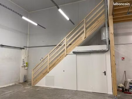 local professionnel 115m2
