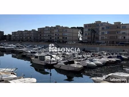 très beau 3 pièces entièrement refait exposé plein sud avec parking extérieur dans résiden