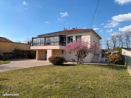 maison 6 pièces 98 / 124 m² habitables - terrain : 882 m²