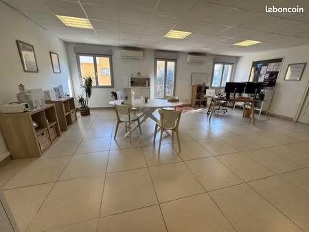 grands bureaux + parkings grasse 4 chemins