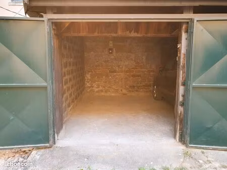 garage parking petite/moyenne voiture ou stockage 10m2 croix-rousse