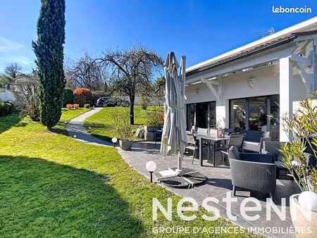 maison 8 pièces 226 m²