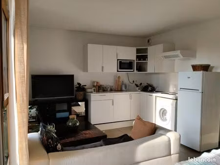 studio meublé avec balcon