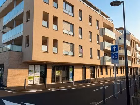 local commercial à vendre – 70 m² – saint-romain-en-gal (69)