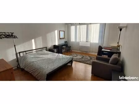 grande chambre de 19m2