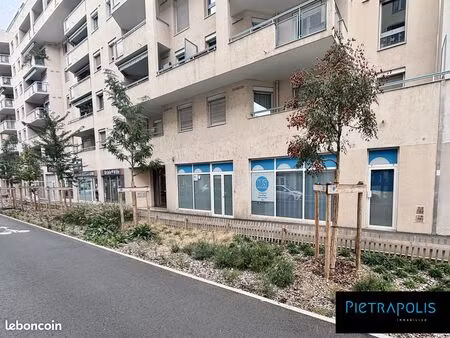 local 128 m² lyon