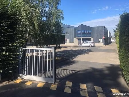 location bureau individuel 15 à 20m carrés dans centre d'affaires le domaine de lissieu li