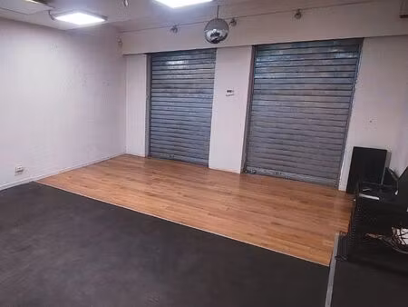 local commercial 57 m² - 1 place de parking - proche du centre de lyon