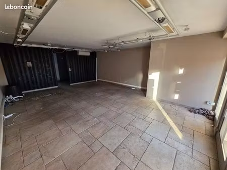 local commercial 70 m² cercié