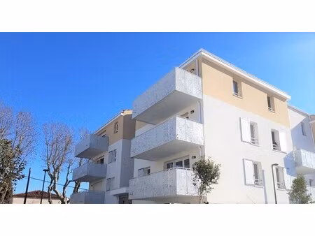 t2 avec parking à istres